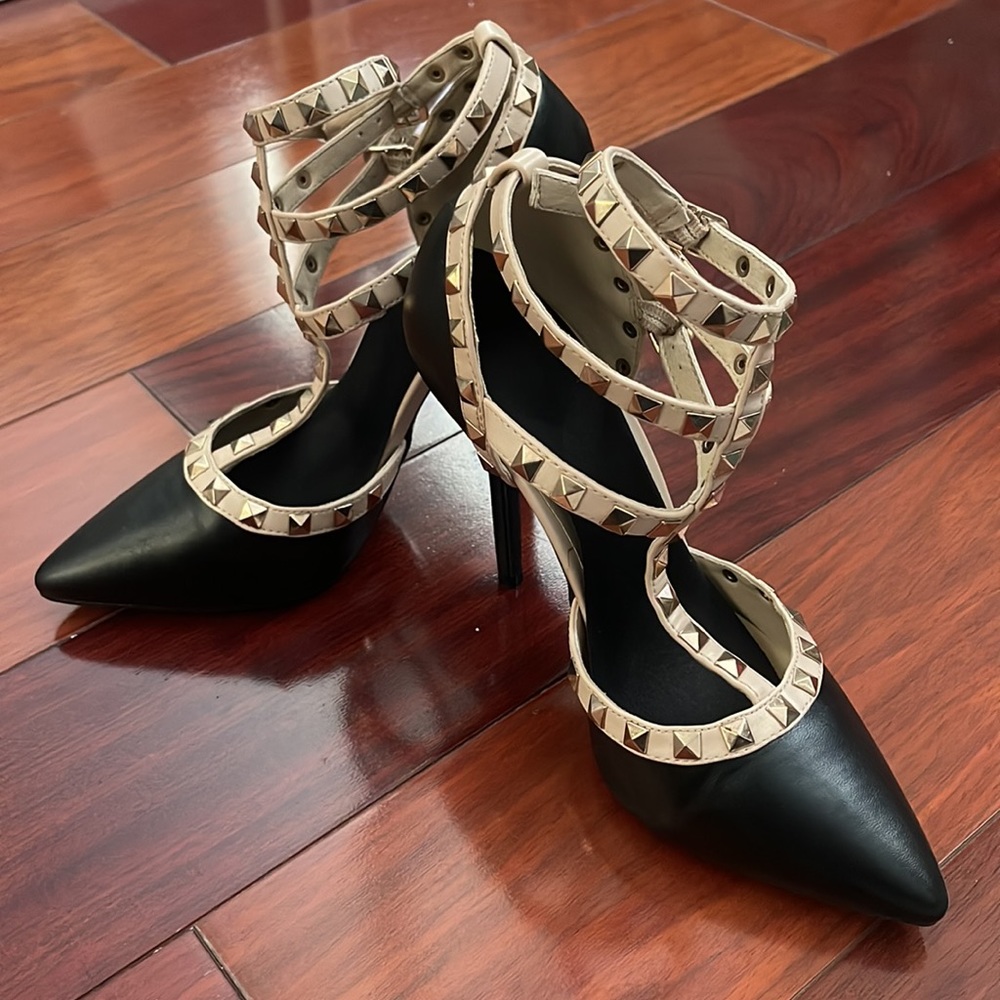 Black/Tan Pumps